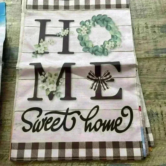 New in plastic 12 garden flags, 12x17 inches approximately - Picture 11 of 12